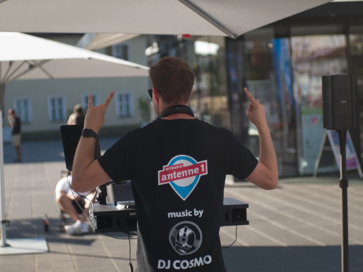 DJ Cosmos bei den Events der Hitradio Antenne 1