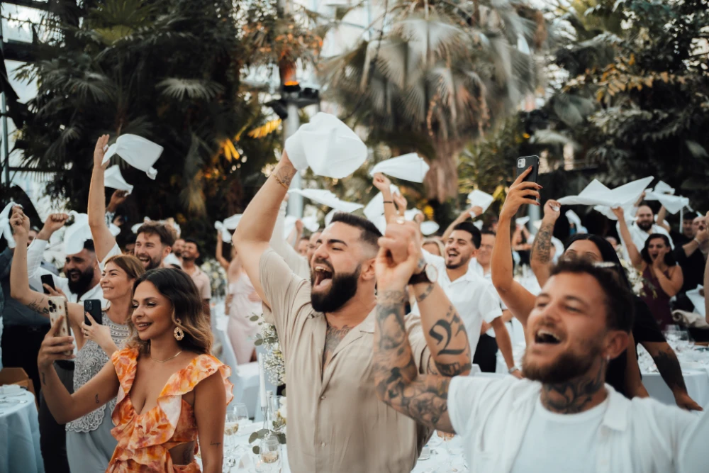 Hochzeitsparty im Freien mit Cosmos Events DJs