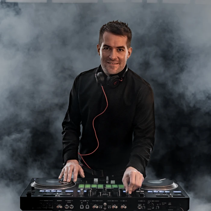 Sven Lutz als DJ Cosmo von Cosmos Events