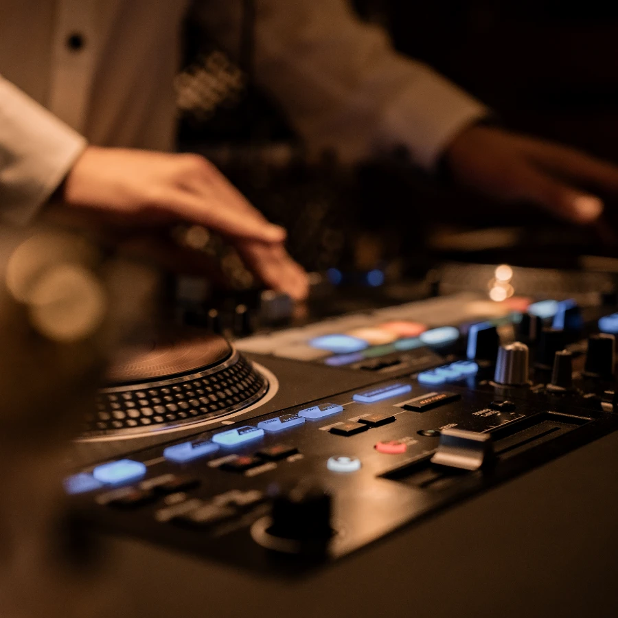 hochzeits-dj-musik Hochzeits DJ mit Musik